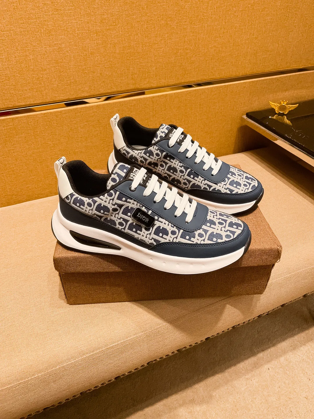 🚘🚘Factory batch 440 💰[Dior]🔥 High-end men's shoes brand official website 1:1 latest masterpiece: the upper is made of mercerized fabric imported from Italy with a comfortable and breathable lining➕original non-slip and wear-resistant outsole🔥, making walking more convenient and comfortable! An exclusive new model, a stunning work, a beautiful 1:1 replica [color] compared to the official quality! Create a fashionable personality to set off your uniqueness! A must-have for trendy men! Classic🔥Size: 38-44 Color: 🔥 2⃣️ colors available🔥